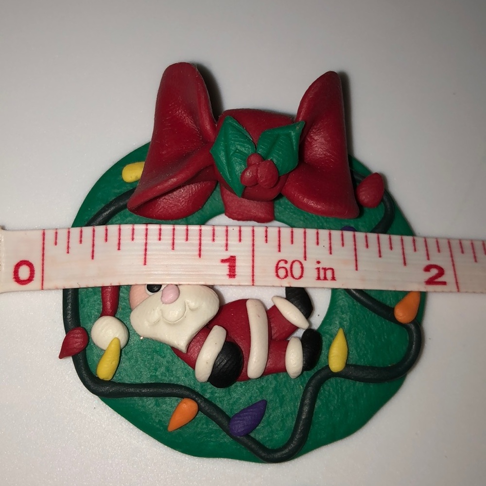 Napping Santa 🎅🏼 Wreath Pin/Necklace - Picture 2 of 3